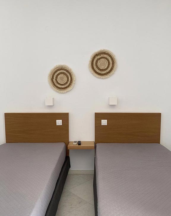 Υπνοδωμάτιο με μονά κρεβάτια