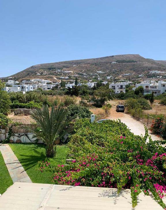 Ό κήπος στο Rodia studios στην Πάρο