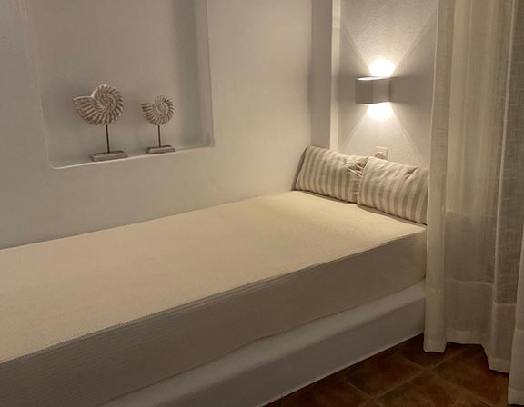 Υπνοδωμάτιο με διπλό κρεβάτι