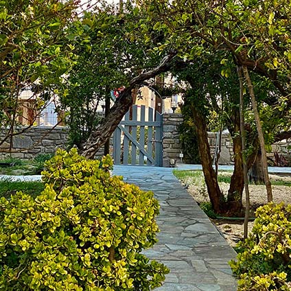 Ο κήπος του Rodia studios στην Πάρο